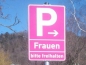 Mobile Preview: Frauen-Parkplatz Aufkleber (oder Schild)