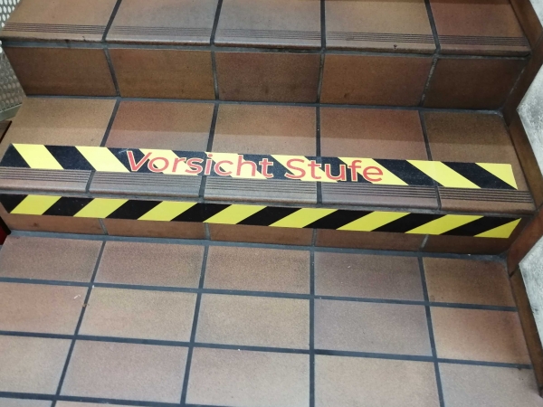 Treppen Warnhinweis