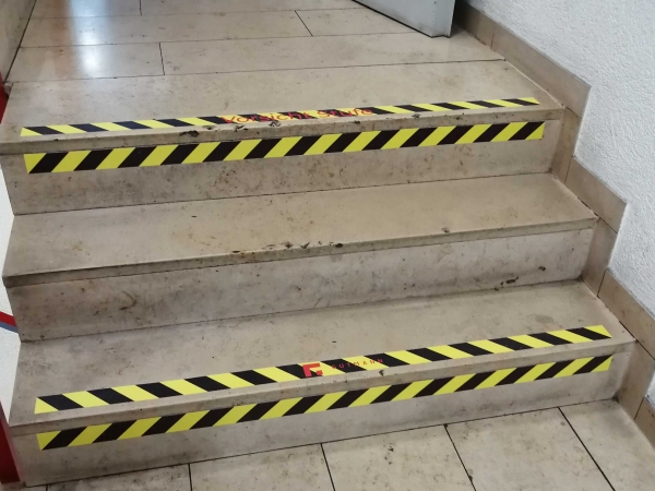 Treppen Warnhinweis